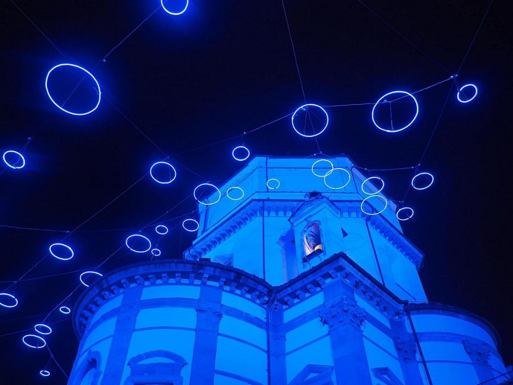 Luci d'Artista Torino: istallazione "Piccoli Spiriti Blu" di Rebecca Horn sul Monte dei Cappuccini