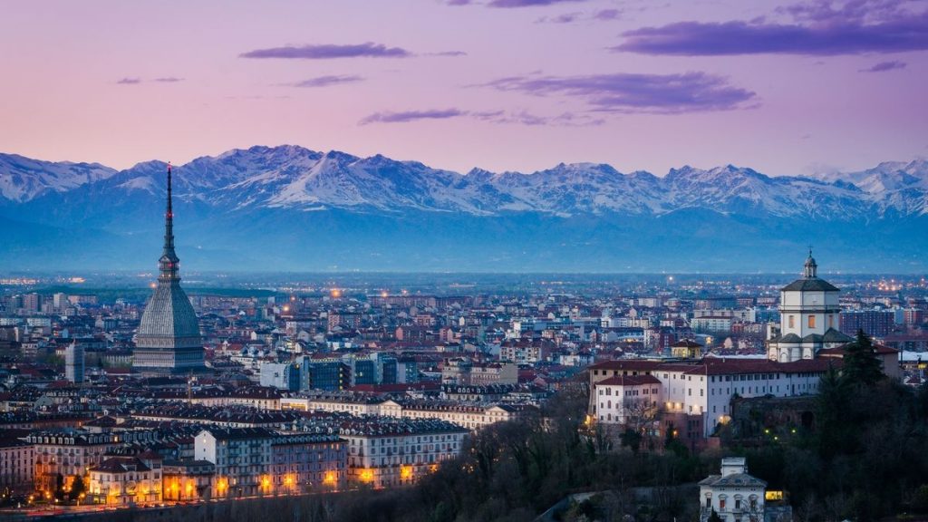 Panorama di Torino con la Mole Antonelliana e le Alpi