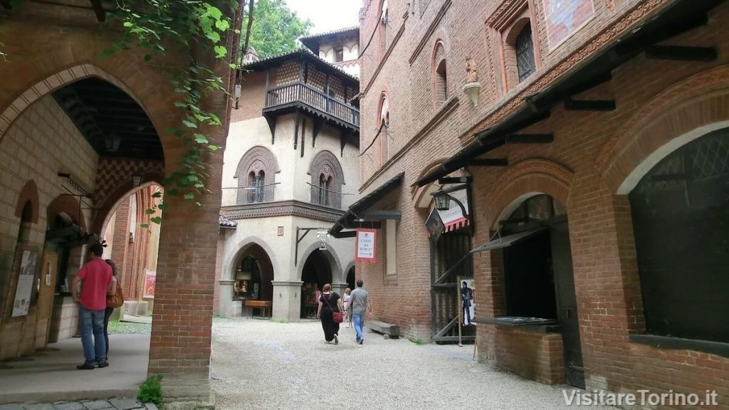 Strada del Borgo Medievale di Torino al Parco del Valentino